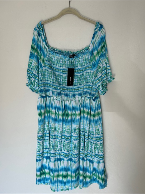 Robert Louis Dresses & Skirts - NWT Robert Louis Smocked Mini Dress